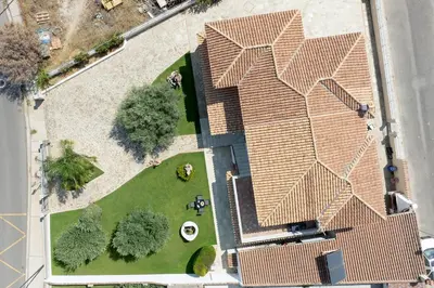 Il quartiere o una zona nella vicinanze della villa