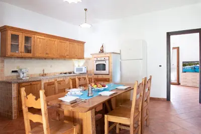 Cucina o angolo cottura di Splendida Villa vicino al magico mare di Orosei