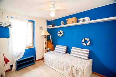 Letto o letti in una camera di Appartamento grande ed elegante, vicinissimo alla spiaggia e al porto