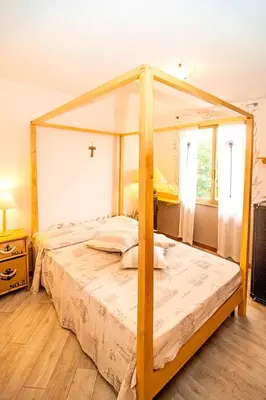 Letto o letti in una camera di Appartamento grande ed elegante, vicinissimo alla spiaggia e al porto