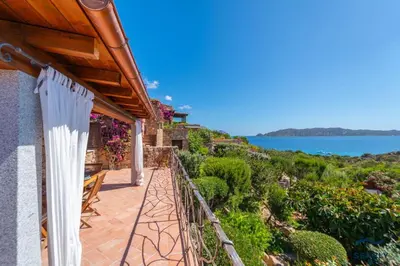Paesaggio naturale nelle vicinanze della villa