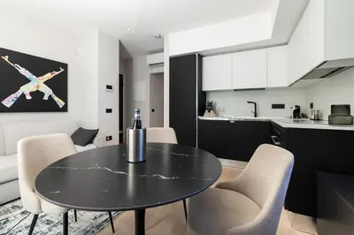 Cucina o angolo cottura di Luxurious - AZULIS#3 - 2BR Fully Equipped Condo - Garden - FREE Parking