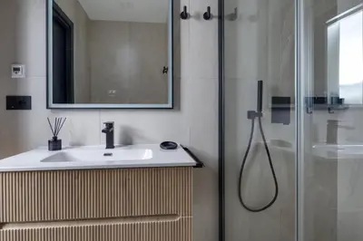 Bagno di Elegant NEW luxe 2BR AZULIS apartment#7 - big terrace - smart check-in - FREE secure parking