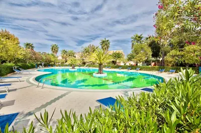 Piscina di ISA-Residence with swimming-pool in Ottiolu just 250 mt from the sea, apartments with air conditioning and private outdoor area o nelle vicinanze