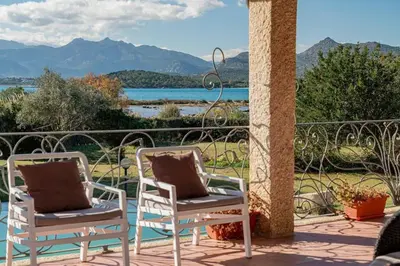 Paesaggio naturale nelle vicinanze della villa
