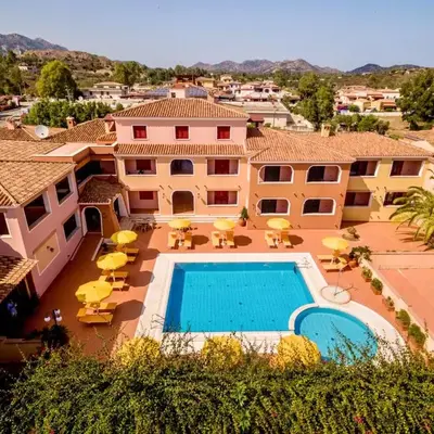 Residence with swimming-pool in Sos Alinos