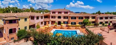 Piscina di ISA - Residence with swimming-pool in Sos Alinos o nelle vicinanze