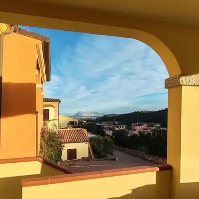 Arya Apartment