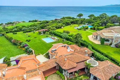 Paesaggio naturale nelle vicinanze della villa