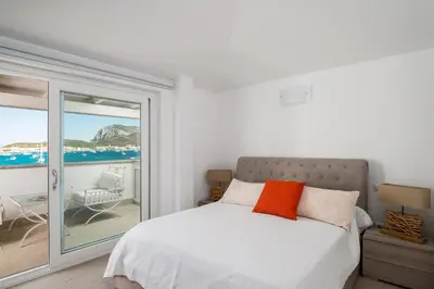 Letto o letti in una camera di Villa Bianca with a heated swimming pool