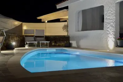 Piscina di Villa Las Olas, 500m from the sea with private pool o nelle vicinanze