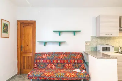 Cucina o angolo cottura di Piazzetta Mono Porto 50m From The Beach - Happy Rentals