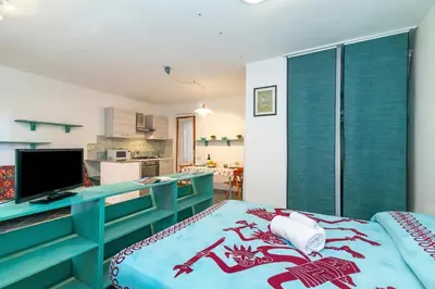 Cucina o angolo cottura di Piazzetta Mono Porto 50m From The Beach - Happy Rentals