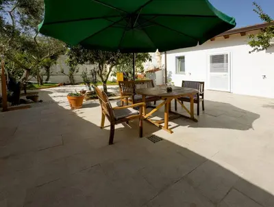 Patio o area all'aperto di Modern and Historical Refuge, 5 min from the Sea
