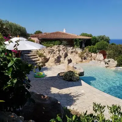 Villetta con piscina vista mare by budoniaffitti