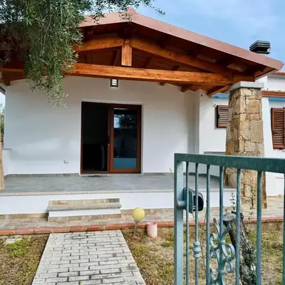 CASA SAS ENAS trilocale indipendente -Ammentos Posada -