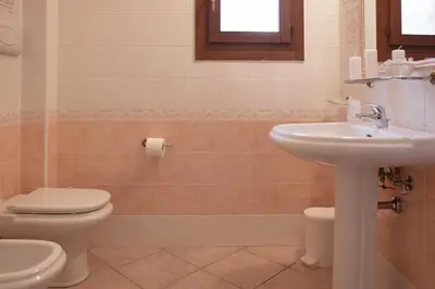 Bagno di Idyllic Residence Cala Viola T6 2 BedApt sleeps 6