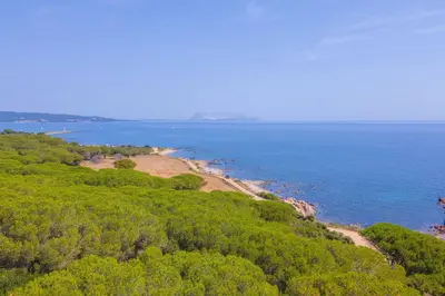 Paesaggio naturale nelle vicinanze della villa