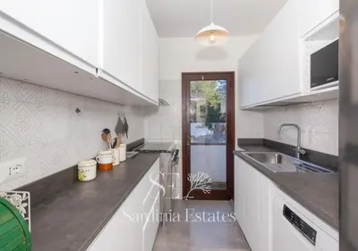 Cucina o angolo cottura di Villa Sandalia - 10m to the beach