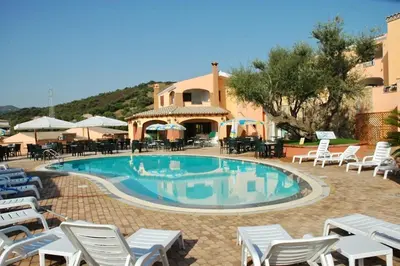Piscina di Residence with swimming pool just 5 minutes from Budoni, apartments with air conditoning and private outdoor area o nelle vicinanze