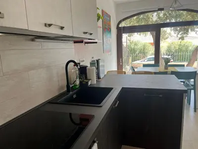 Cucina o angolo cottura di Casa Soliana ampio appartamento per 6 Fiber & WiFi