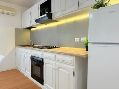 Cucina o angolo cottura di La Valentia - Appartamento con spazio esterno a pochi minuti di auto dalla spiaggia di Marina di Orosei