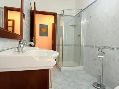 Bagno di La Valentia - Appartamento con spazio esterno a pochi minuti di auto dalla spiaggia di Marina di Orosei