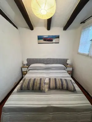 Letto o letti in una camera di Beachfront Villa Sea & Garden - 2BR - AC - WiFi - BBQ - Parking - Pet Friendly