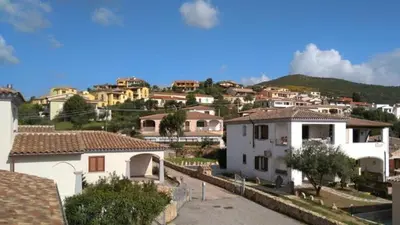 Vista generica sulle montagne o vista sulle montagne dall'interno dell'appartamento