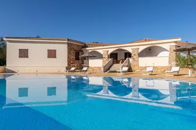Piscina di Chic Villa Antonina One Bedroom unit 6 sleeps 4 o nelle vicinanze