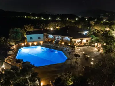 Piscina di Chic Villa Antonina One Bedroom unit 6 sleeps 4 o nelle vicinanze
