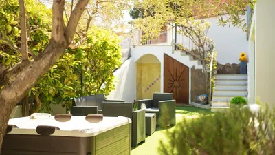Giardino di Veranda with Jacuzzi & BBQ 1 minute from the Beach
