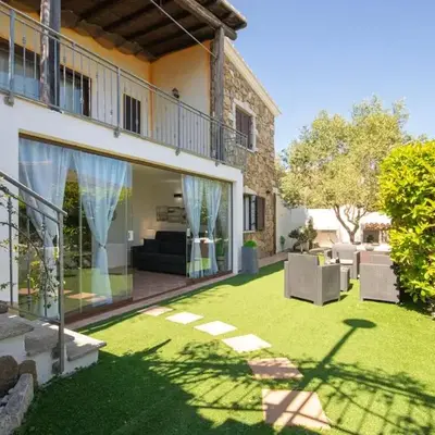 Veranda with Jacuzzi & BBQ 1 minute from the Beach