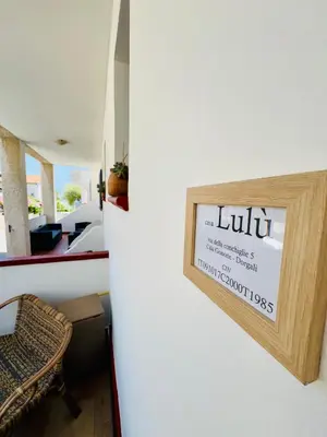 Certificato, attestato, insegna o altro documento esposto da Casa Lulù