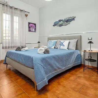 House with Private Garden Near City Centre and Beach
