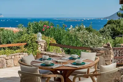 Paesaggio naturale nelle vicinanze della villa