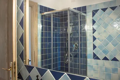 Bagno di Bilocale tra terra e mare