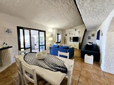 Area soggiorno di Splendida Villa Vista Mare Spiaggia privata