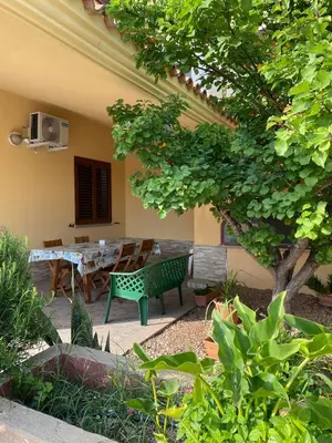 Giardino di Appartamento Salvatore Caletta sul mare