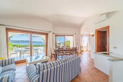 Paesaggio naturale nelle vicinanze della villa
