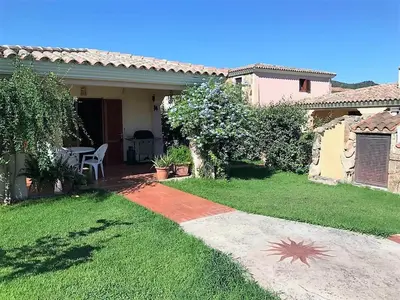 Giardino di CASA PISCINA Fois