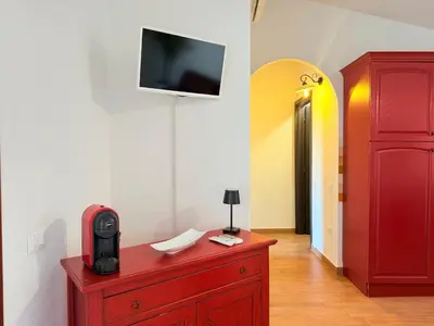 TV o dispositivi per l'intrattenimento presso Giove Rubea - Appartamenti in pieno centro storico a Orosei