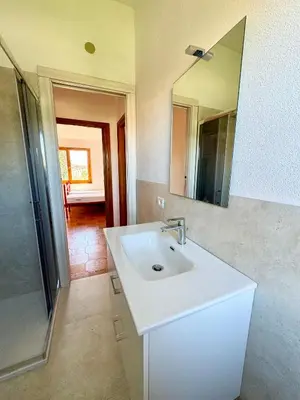 Bagno di Trilocale a 900mt dalla Spiaggia La Cinta