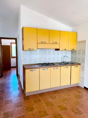Cucina o angolo cottura di Trilocale a 900mt dalla Spiaggia La Cinta