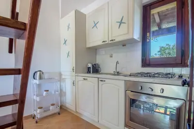 Cucina o angolo cottura di GuestHost - Oasis with Garden, Pool and WiFi