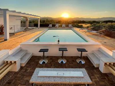 Piscina di Villa Allegria, romantic luxury 300m from the beach, heated pool, firepit and sauna o nelle vicinanze