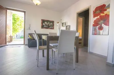 Area soggiorno di Emil's Vacation Home La Caletta