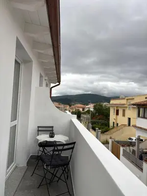 Vista generica sulle montagne o vista sulle montagne dall'interno del bed & breakfast