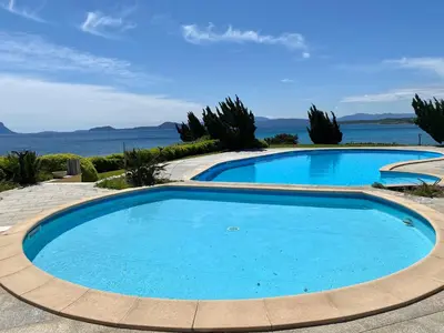 Piscina di Luxury apartment Ginepro sea view with common swimming pool just 50 mt from the beach o nelle vicinanze