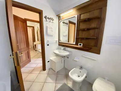 Bagno di Luxury apartment Ginepro sea view with common swimming pool just 50 mt from the beach